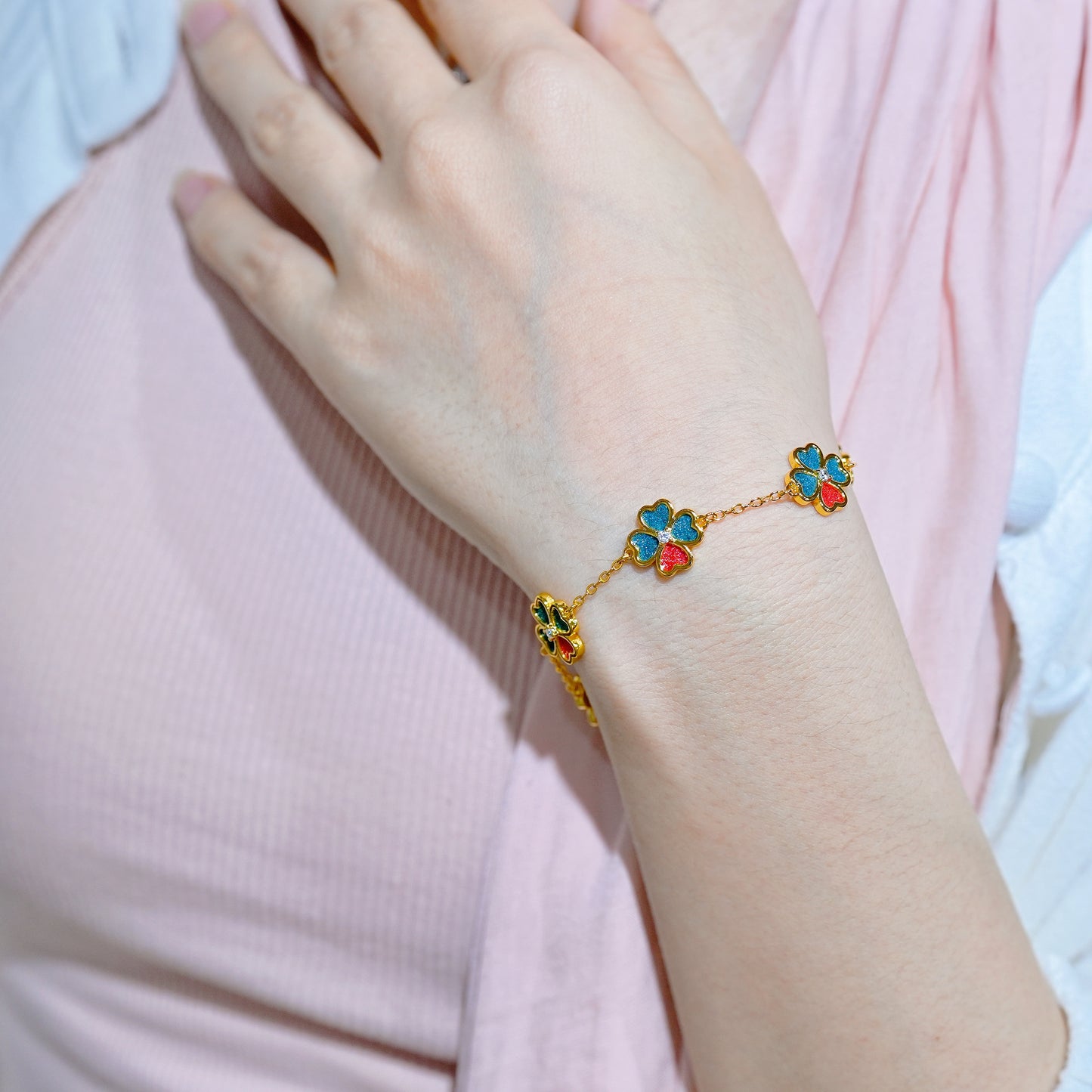 Crimson Clover – Cloisonné Enamel Bracelet with Zircon in 18K Gold